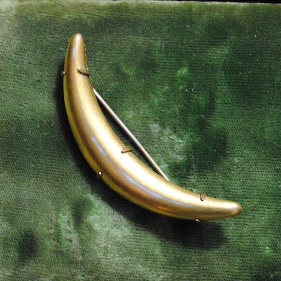 Antique Gold Painted Porcelain Crescent Moon Brooch - Picture 1 of 8